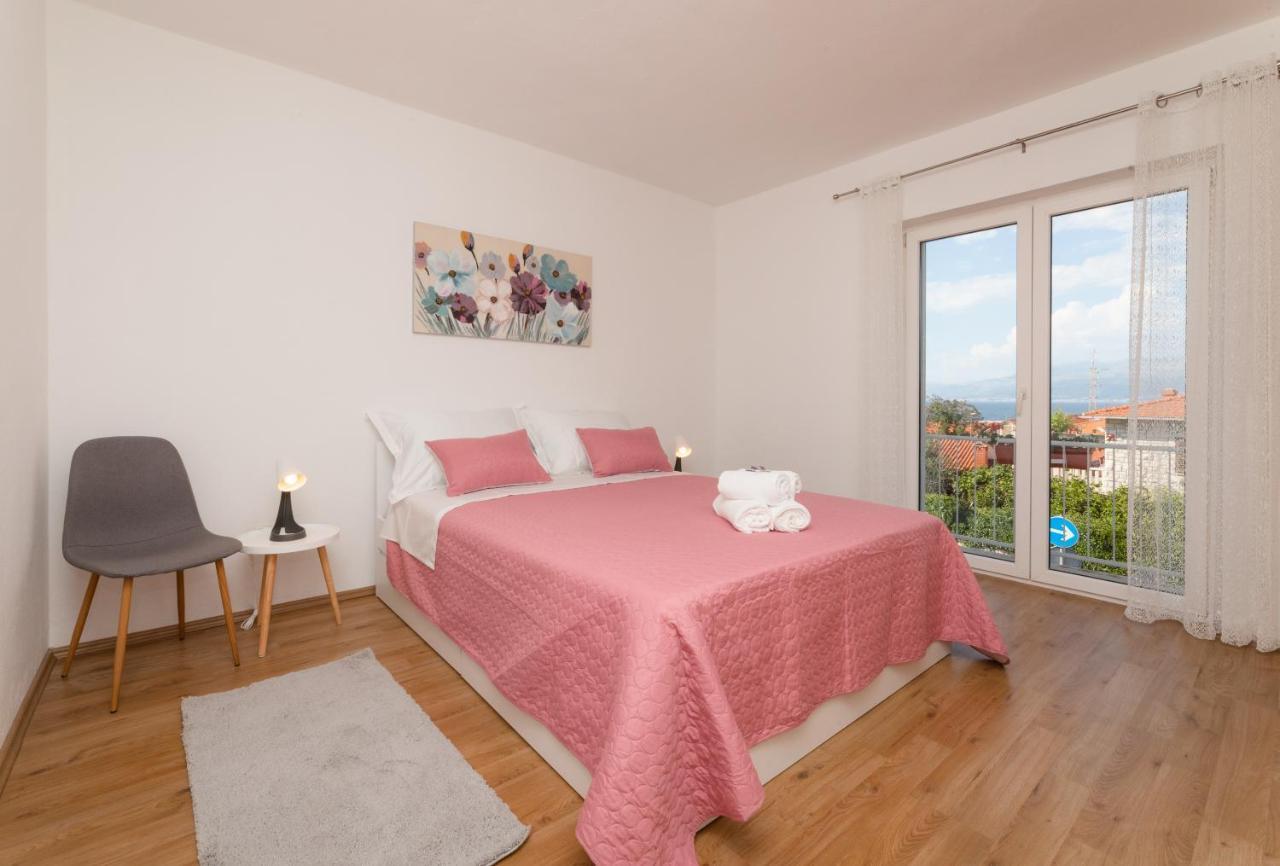 Apartment Nona - Center, 150 Meters From The Beach Supetar Bagian luar foto